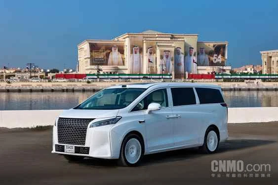 FF schließt die gemeinsame Entwicklung und Auslieferung von zwei FX Super One-Fahrzeugen in den Nahen Osten ab und tritt damit in eine Phase der Serienproduktion ein.