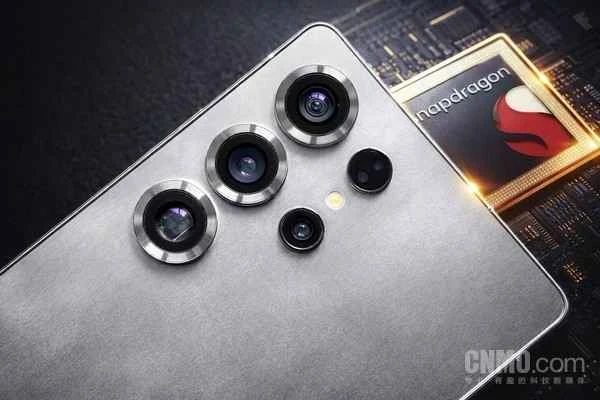 Das Samsung S27 Ultra könnte mit einer angepassten Snapdragon-Plattform ausgestattet sein, während die Standardversion wieder auf Exynos setzt.