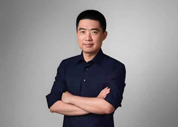 Berichten zufolge restrukturiert Li Auto sein Technologie-Team und richtet neue Abteilungen für humanoide Roboter und Software ein.