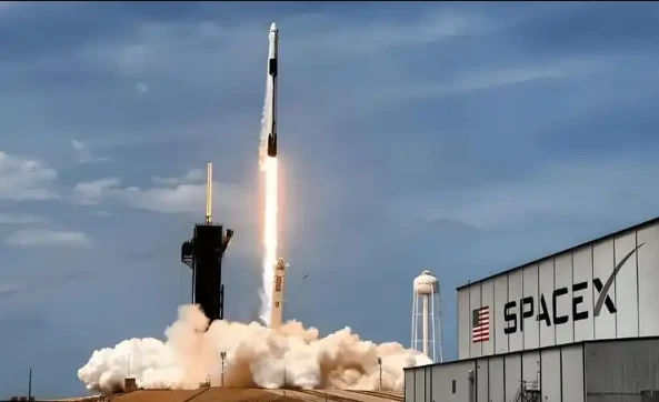 超级科技综合体！马斯克为啥合并特斯拉、SpaceX与xAI？