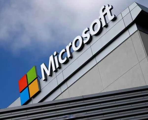 Microsoft steht vor einer doppelten Herausforderung durch die KI; das Quartalsergebnis könnte das schlechteste seit der Finanzkrise sein.